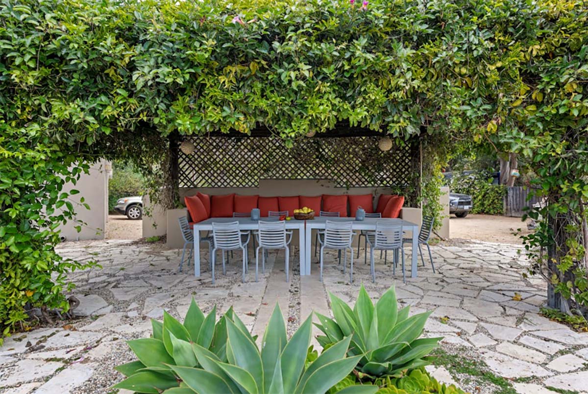 Camouflage Netting for Gardens: Blending Nature and Decor